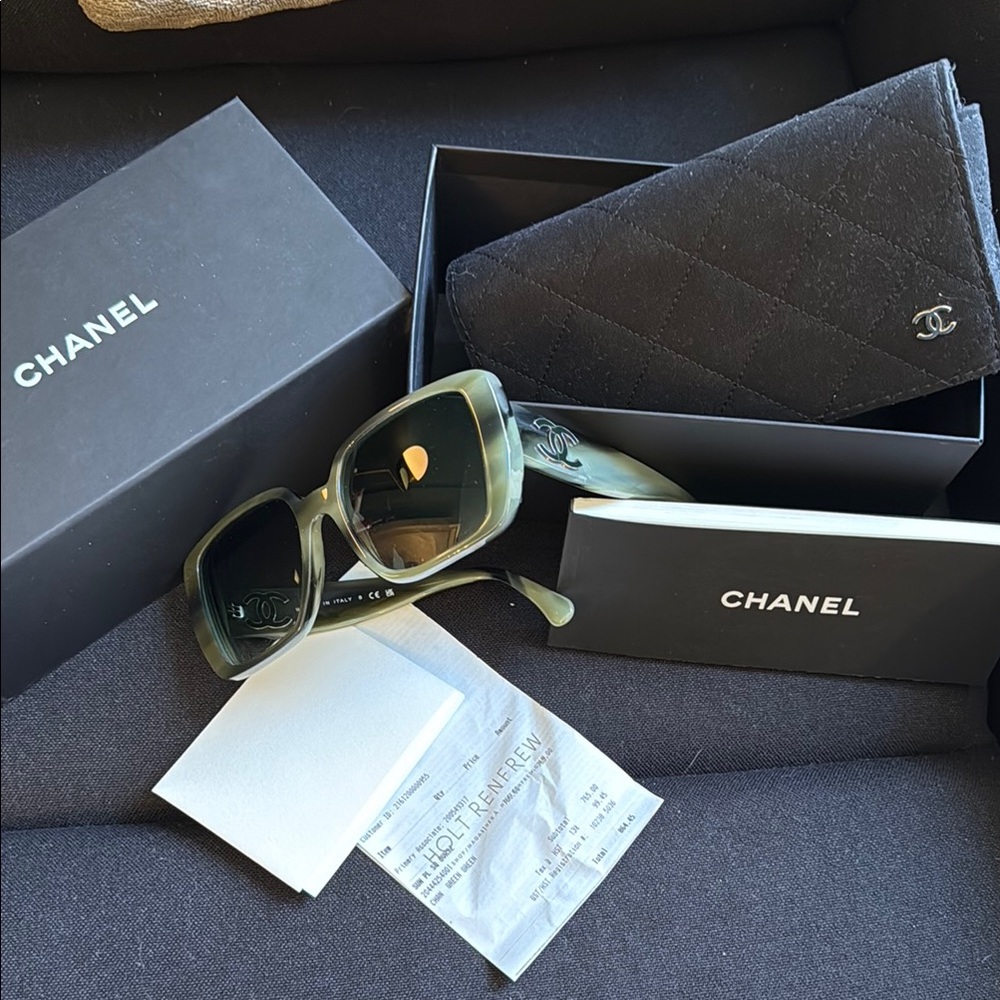 CHANEL Olive Green Square Sunglasses with CC iconic logo LIKE NEW